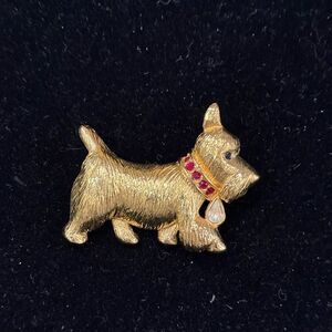 VTG Napier Gold Tone Scottish Terrier Dog Brooch with Red Crystals on Collar